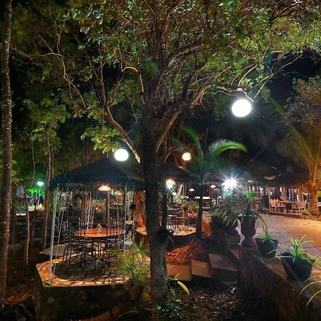 วิลลา คาดีน แกรนด์ วิสตา รีสอร์ต Hotel โกรอน ภายนอก รูปภาพ
