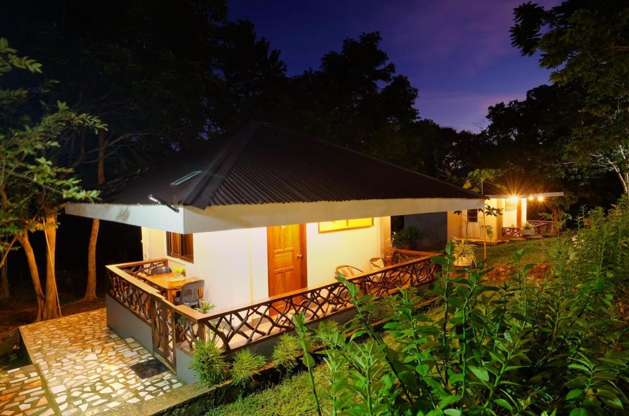 วิลลา คาดีน แกรนด์ วิสตา รีสอร์ต Hotel โกรอน ภายนอก รูปภาพ