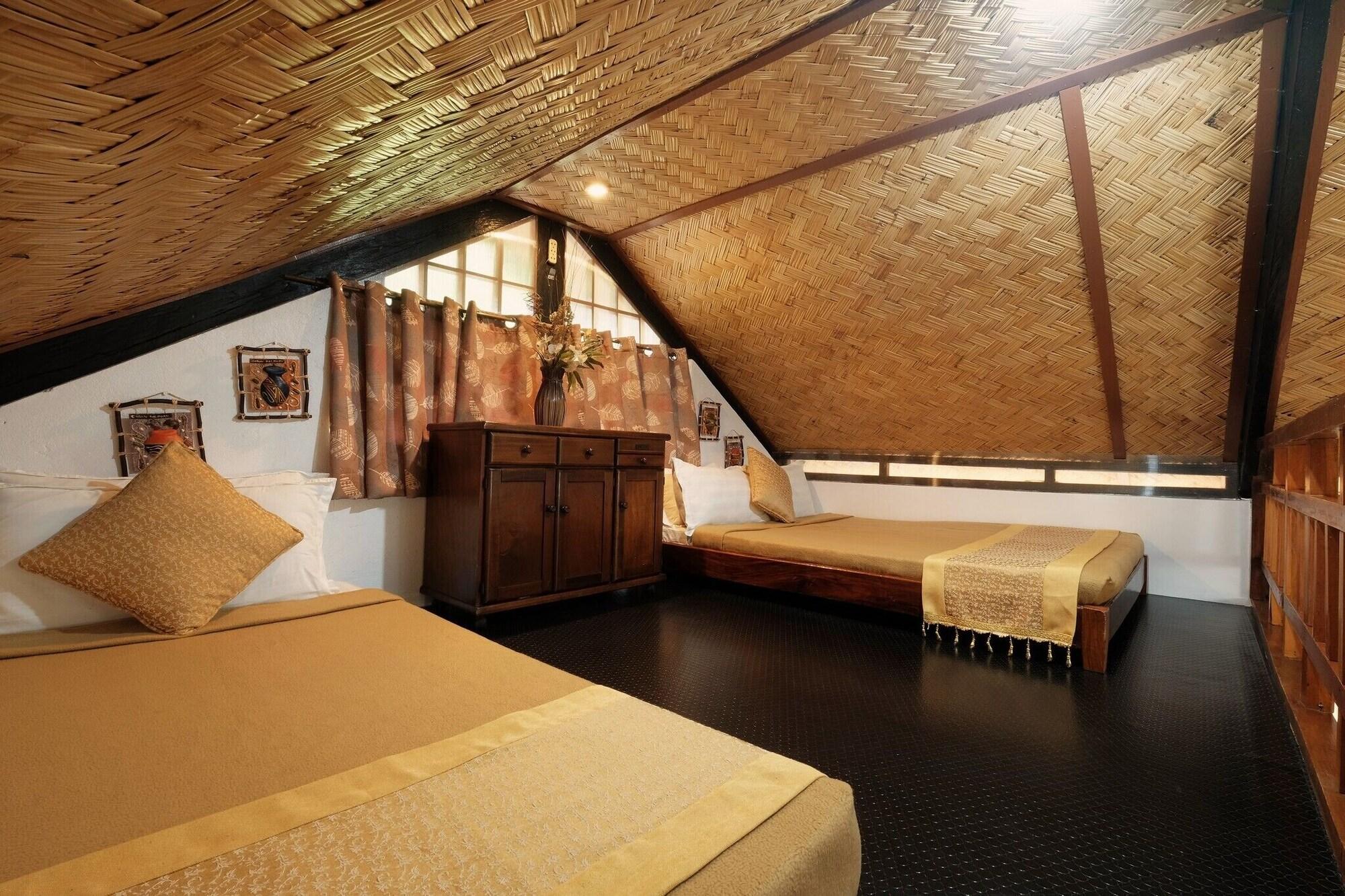 วิลลา คาดีน แกรนด์ วิสตา รีสอร์ต Hotel โกรอน ภายนอก รูปภาพ