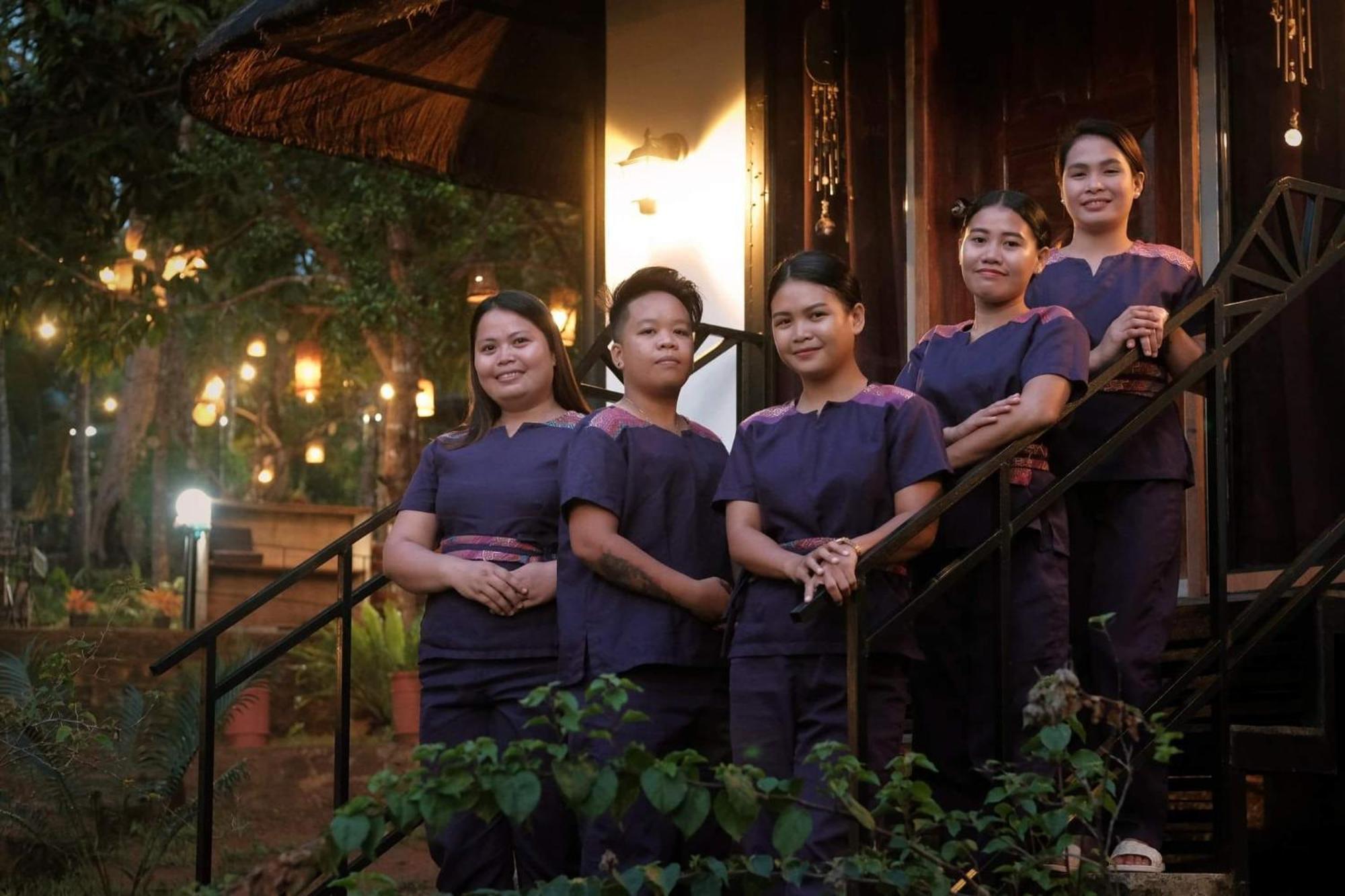 วิลลา คาดีน แกรนด์ วิสตา รีสอร์ต Hotel โกรอน ภายนอก รูปภาพ