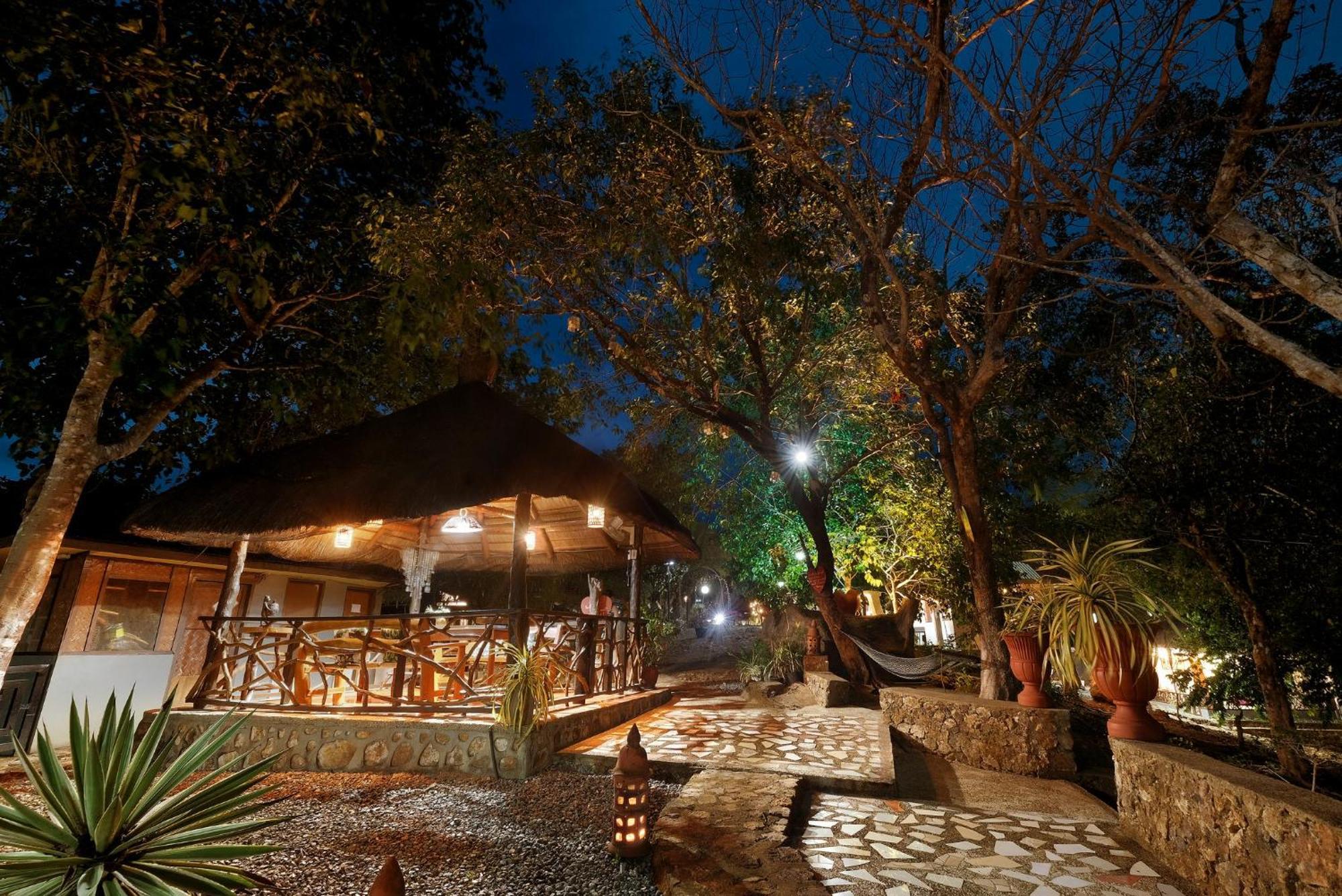 วิลลา คาดีน แกรนด์ วิสตา รีสอร์ต Hotel โกรอน ภายนอก รูปภาพ