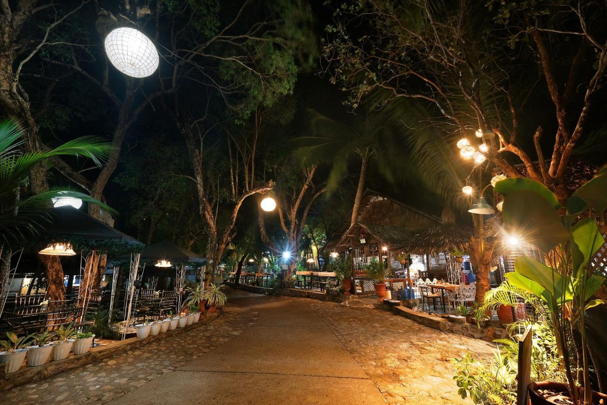 วิลลา คาดีน แกรนด์ วิสตา รีสอร์ต Hotel โกรอน ภายนอก รูปภาพ
