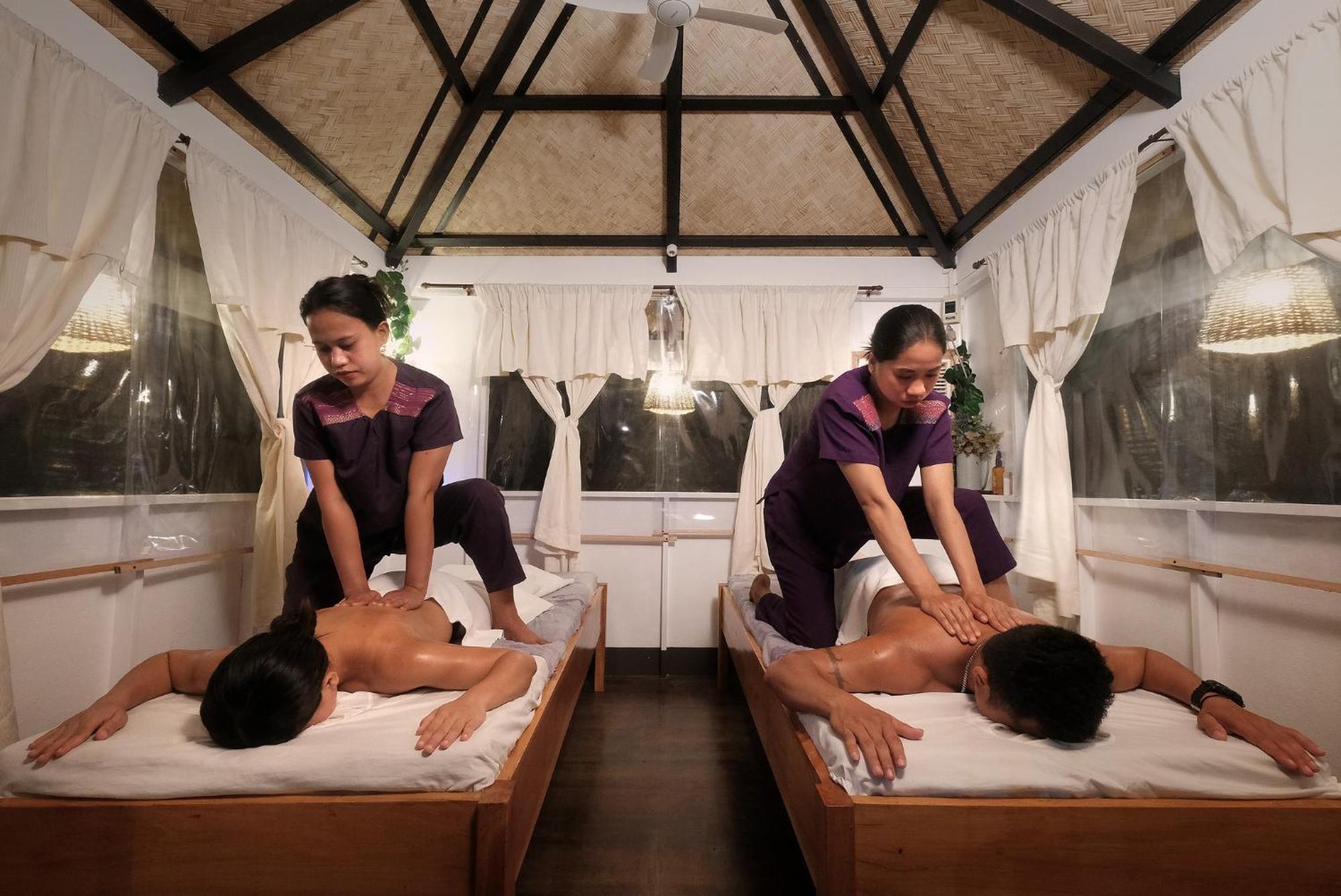 วิลลา คาดีน แกรนด์ วิสตา รีสอร์ต Hotel โกรอน ภายนอก รูปภาพ