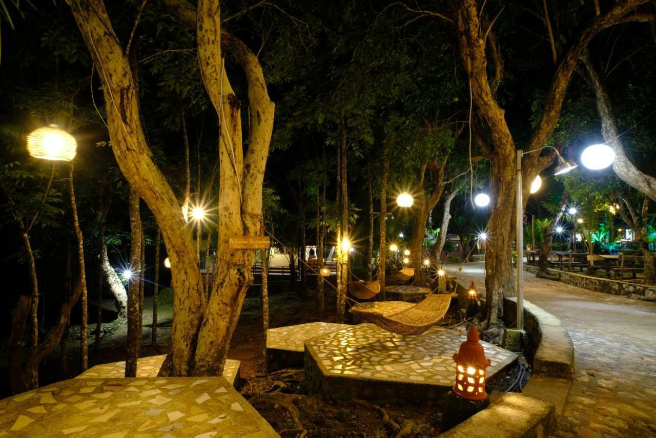 วิลลา คาดีน แกรนด์ วิสตา รีสอร์ต Hotel โกรอน ภายนอก รูปภาพ