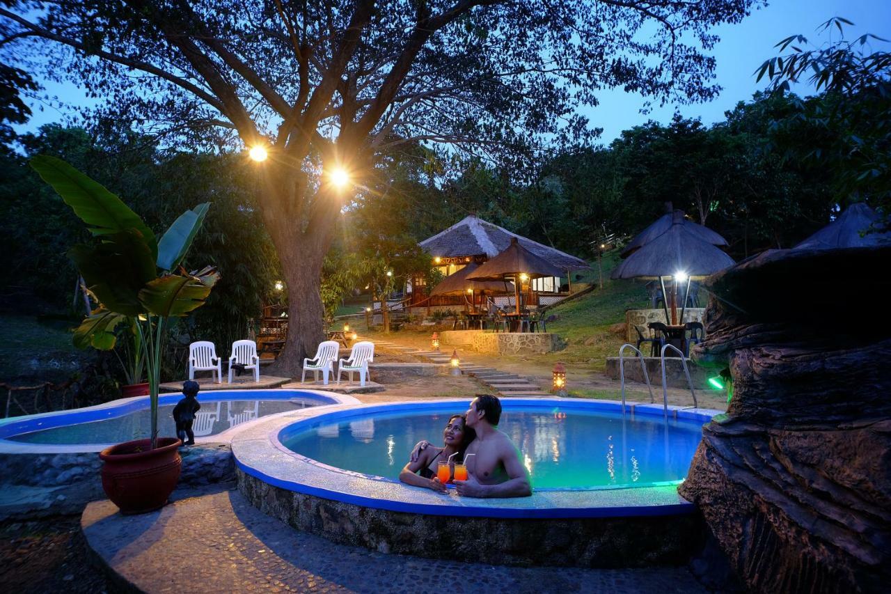 วิลลา คาดีน แกรนด์ วิสตา รีสอร์ต Hotel โกรอน ภายนอก รูปภาพ
